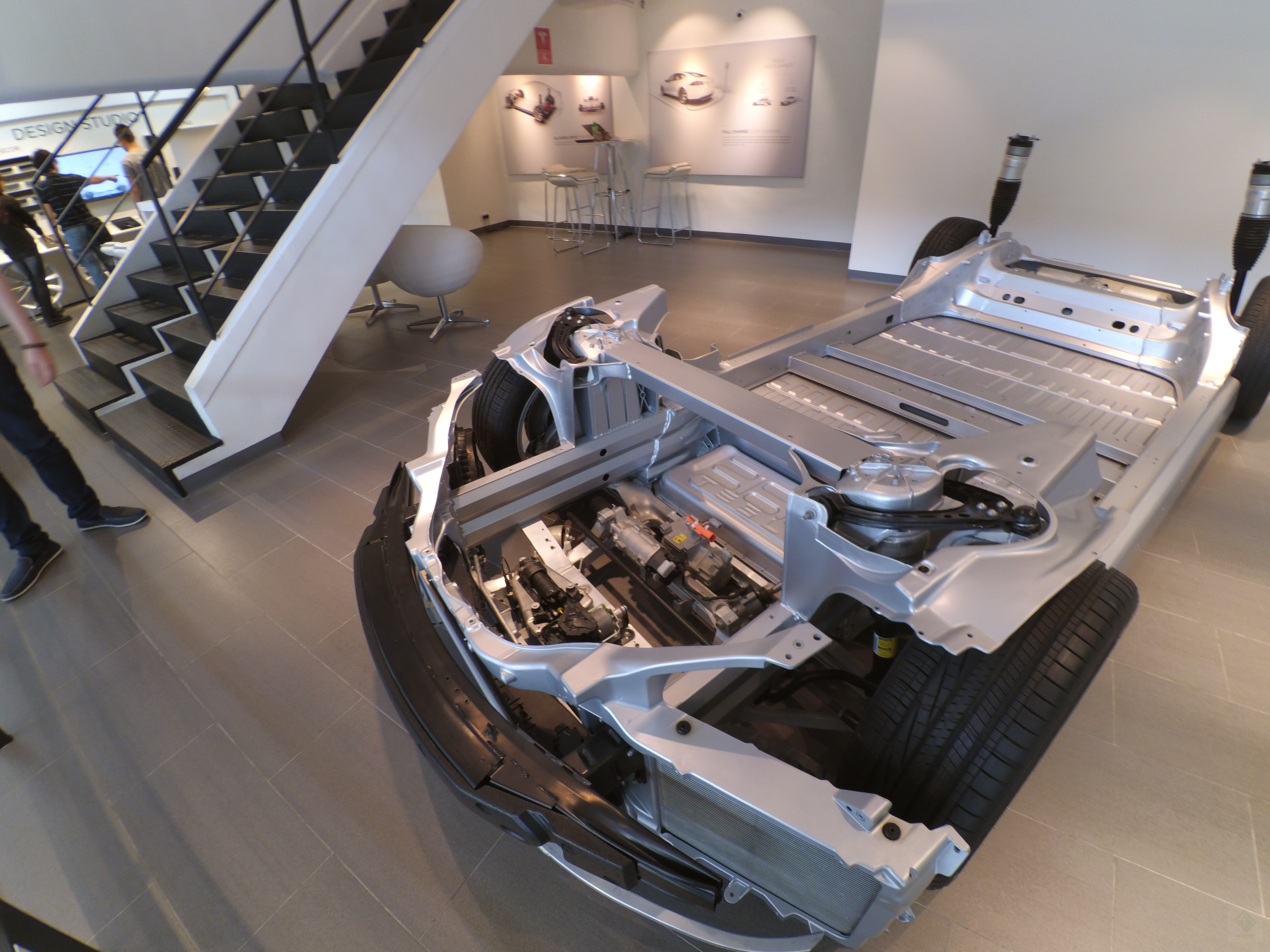 Уникальное шасси Tesla, разработанное инженерами из Lotus